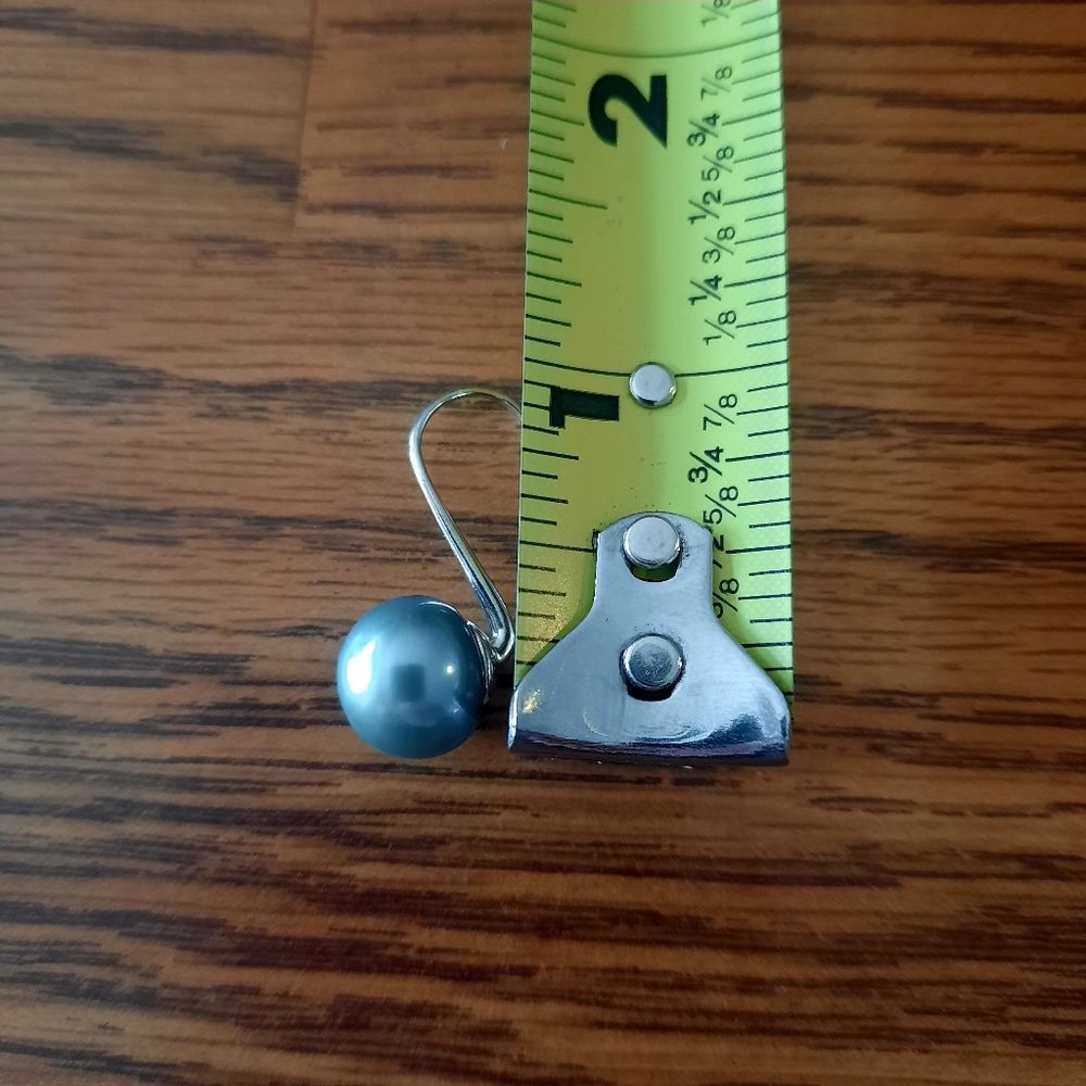 ❌️SOLD❌️HONORA Silvery Gray Pearl and Sterling French Wire Earrings - Picture 3 of 5